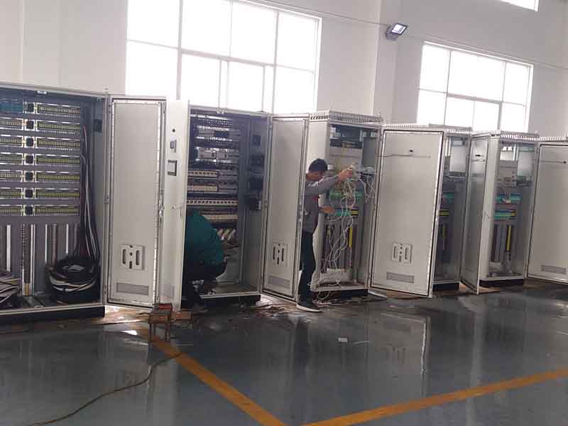 控制柜組裝現(xiàn)場(chǎng) 控制柜組裝現(xiàn)場(chǎng)